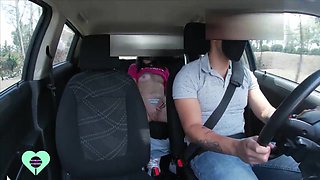 Sexy young woman jacks inwards my uber and does not realize that I am recording her