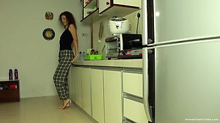 Quarantine fun at home with skinny amateur porn Julia