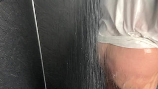 Mrs Mature Feet in the Shower Getting Wet and Horny for You All