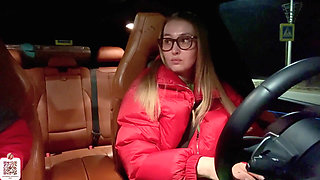 The Stepson Who Ran Away From Home Actively Fucks His Stepmother's Pussy in His Stepfather's Car