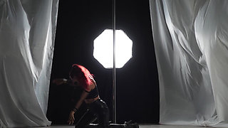 Goddess Renata Fox Dances Mesmerizingly on the Pylon