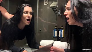 Risky fuck with a personal trainer in the gym toilet