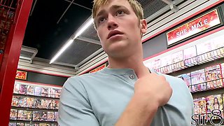 21yo amateur str8 got blowjob by guy