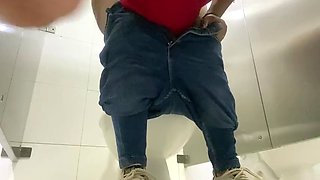 I asked a Latina to record herself peeing in a public toilet and she agreed
