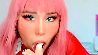 Very hot amateur thai teen girl toying her pussy on cam