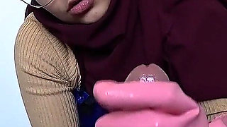 Arab Cleaning Lady Handjob Mia Niqab