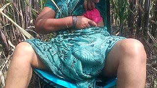 Tamil Aunty Masturbating in Sugarcane Plantation