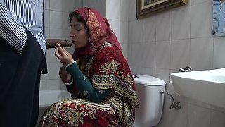 Kurdish Granny Blowjob: Mature MILF Sucks African Immigrant's Cock Till Cum in Mouth