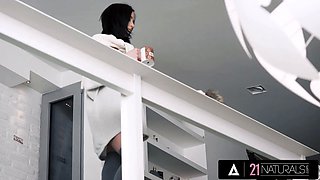 Twenty-one naturals - babe nikki fox drinks a hard pecker and gets her pussy nailed with powerful passion