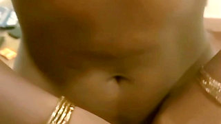Desi Tamil MILF Renu’s Handjob for Boss Spills Cum on Navel, Nude Bath Cuck Watches! Indianhotwifex