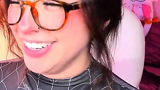 Close up with lesbo getting cunt toyed