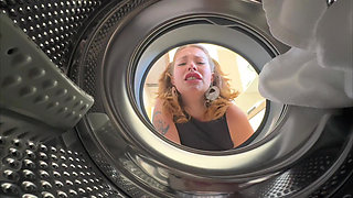 Destroying Her Pussy While She Was in the Washing Machine