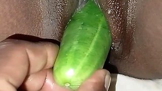 Cucumber Inserted in Neighbor's Vagina, the Vagina Was Very Tight