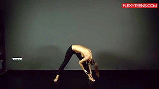 brunette gymnast showing of her ass