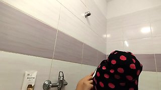 Verified Amateurs, Big Pussy And Bbw Latina - Sexy Milf Washes In The Bathroom. Hot Stepmom Hairy Pussy, Big Tits, Big Ass