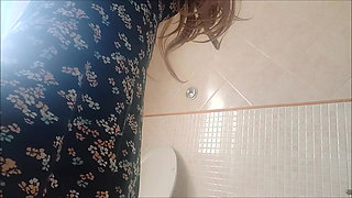 Come on My Beautiful Stepmother in the Bathroom