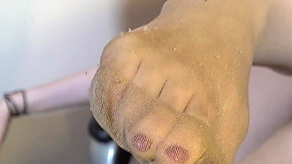 Nina's Smelly Nylon Feet - dreamgirls in Socks