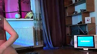 Amateur Webcam Cute Teen Plays Solo with Big Dildo