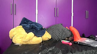 Webcam blonde playing with sex toys on webcam