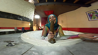 Pussy to Mouth in the Jacuzzi Mia Niqab