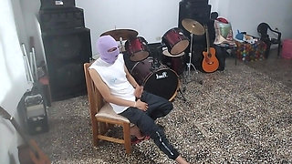 I MASTURBATE IN THE CLASSROOM WHILE FANTASIZING ABOUT FUCKING MY FRIEND