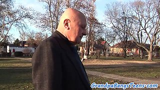 Fatty eurobabe banged by oldman on the bed