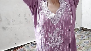 School girl ko uniform utaar kar jabar dasti pela