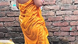 Amateur Indian Housewife Cheating in Morning Shower - Sneaky Bathroom Sex with Real Desi Couple