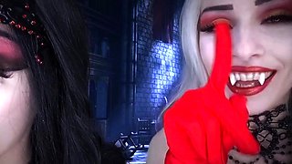 Egilea ASMR - Vampire Sisters Kiss You