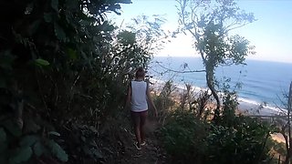 Big ass Thai amateur GF beach visit and homemade sex tape