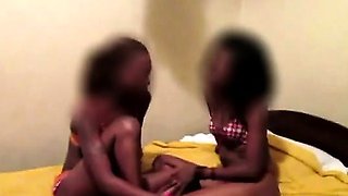 Beautiful African babe eats a sweet black pussy. She gets