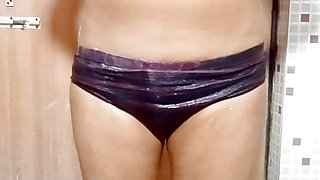 Indian desi hot girl bathing in naked , Indian girl bathing naked