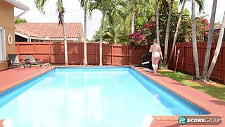 Bodacious Bikini Girl - Mya Blair - XLGirls