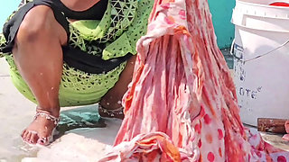 😱Neighbor calls bhabhi home and has sex with her sexy bhabhi Hard Fucking With Hindi Audio