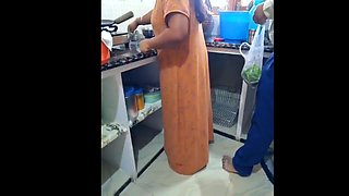 Indian Aunty Sex With Cooking Time