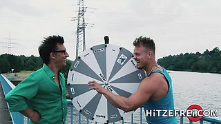 Shoot Me Hot Juice In The Face - Hitzefrei