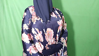 Muslim Hijabi Beautiful Housewife Fucking with Neighbor - With Clear Hindi Audio