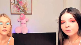 Very hot amateur thai teen girl toying her pussy on cam