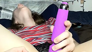 Cute amateur webcam teen girl toying pussy on webcam