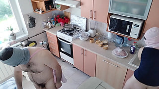 Hot amateur couple having fun in the kitchen. Sexy mom having breakfast in the bedroom, hairy pussy, big tits, big ass.