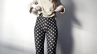 teasing yoga - cameltoe leggings - long legs stretching