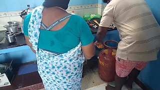 Cylinder Delivery Boy Hot Sex with Aunty