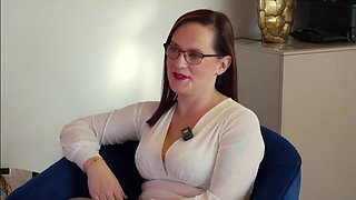 Nina, 35, business manager in Aix-en-Provence (13)! - Jacquie et Michel TV