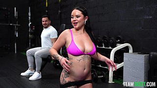 Madalina Moon seduced Peter Green in the gym