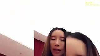 A pretty girl in the bed, fuck her, dad, please feel good to me