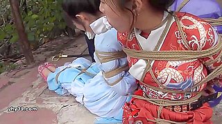 Chinese Bondage Female Catching Head