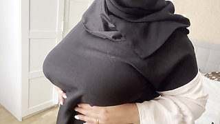 Algerian Aunty with Big Tits in Hijab
