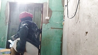 Meri desi indian bhabhi ko chudne ka laga chaska dildo leke bhabhi ne apni choot ki aag bhujai