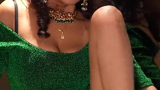 Indian hot babe sucks throbbing dick
