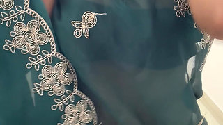 Sexy girl hot sari me chut me dildo daldo kar full enjoying!! Drained the water of your chute.